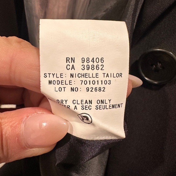 NWOT Theory Nichelle Tailor Black Blazer Size 2. Pristine. - Picture 8 of 9